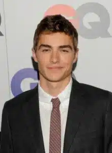 dave franco spricht über seine rückkehr zur kultserie 'scrubs' und teilt spannende einblicke und erwartungen.