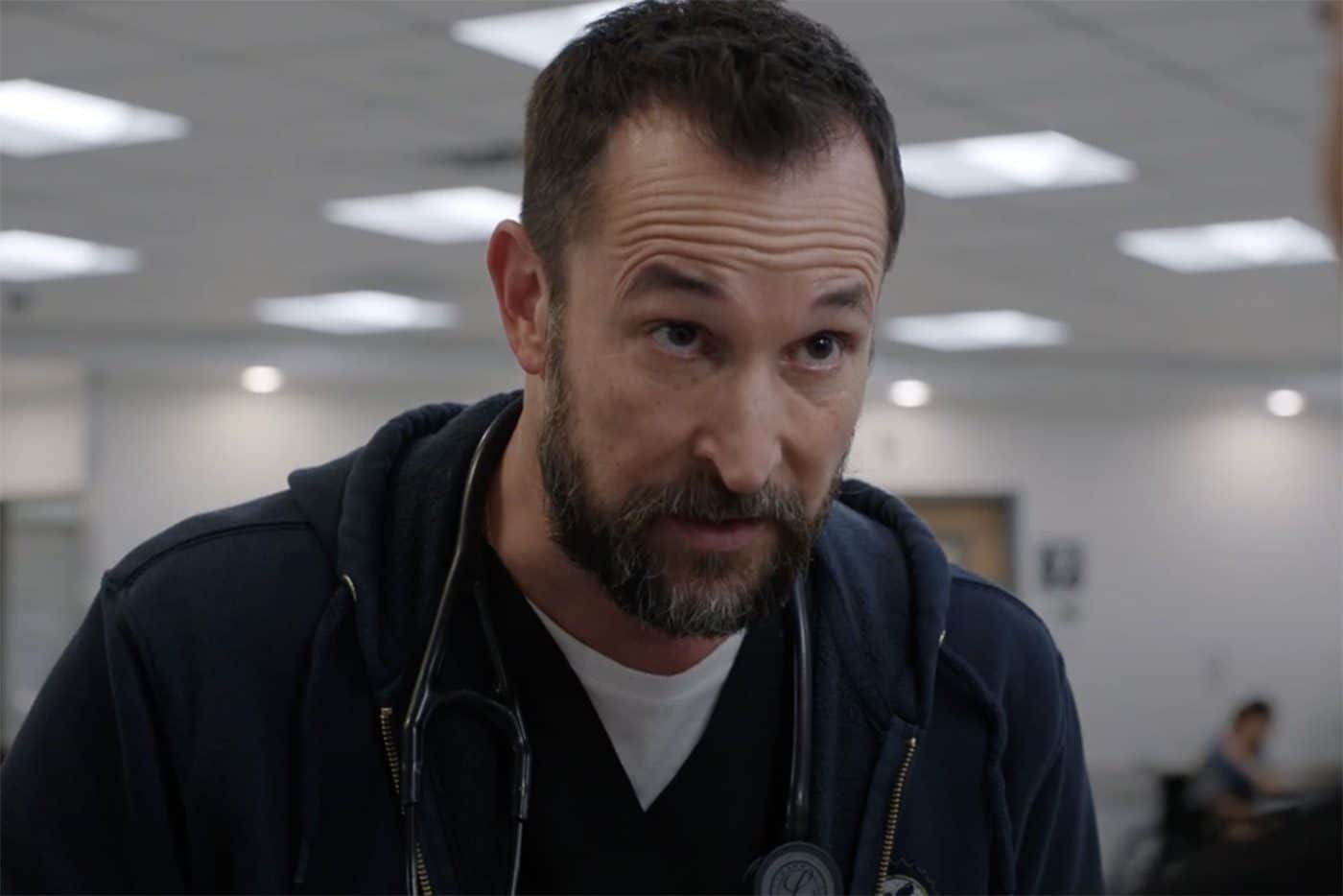 noah wyle kehrt in der zweiten staffel von 'the pitt' zurück und begeistert fans mit seiner eindrucksvollen schauspielerischen leistung.