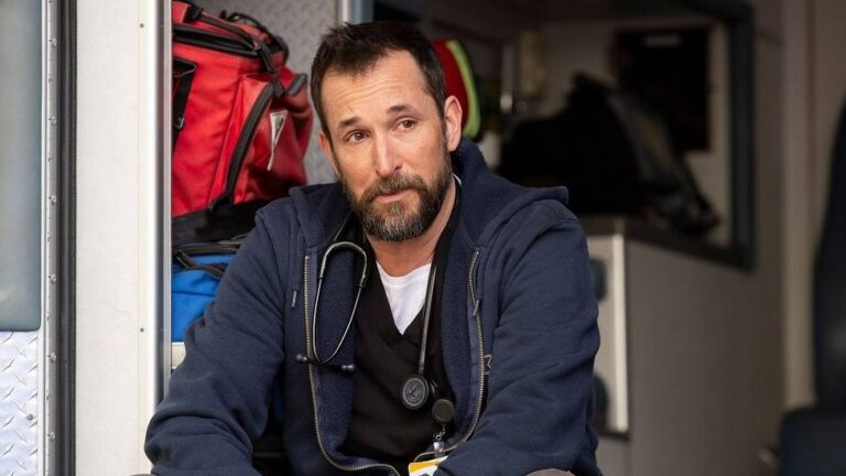 noah wyle kehrt in der zweiten staffel von 'the pitt' zurück und begeistert fans mit spannenden neuen abenteuern und einer fesselnden handlung.