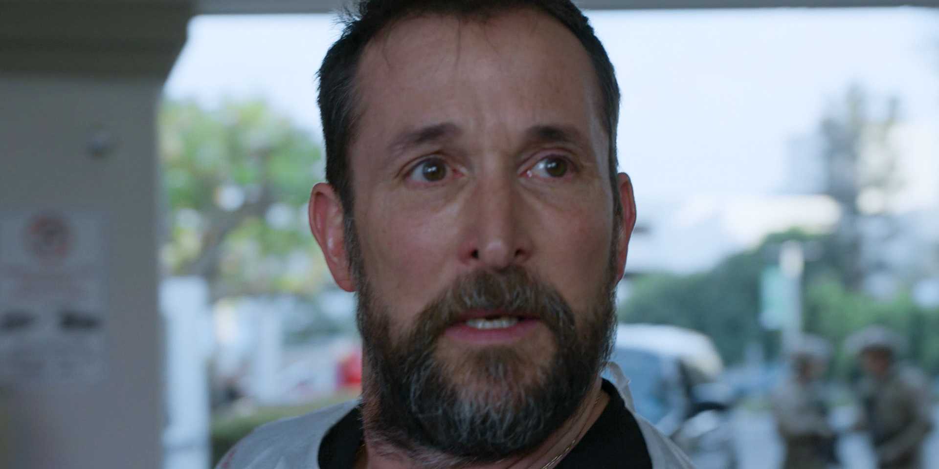 noah wyle kehrt in der zweiten staffel von 'the pitt' als arzt zurück und begeistert mit spannenden neuen geschichten.