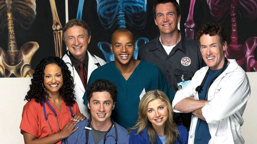 entdecken sie die premierenfotos der ersten staffel von scrubs – exklusive einblicke in die anfänge der beliebten tv-serie.
