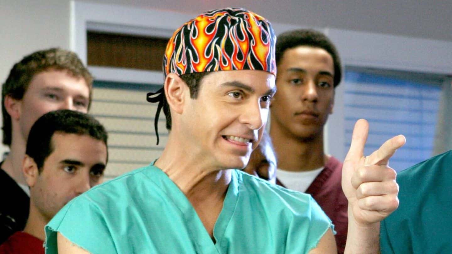erleben sie das scrubs-reboot mit dem bekannten titelsong und einer brandneuen eröffnung – eine frische perspektive auf die beliebte serie.